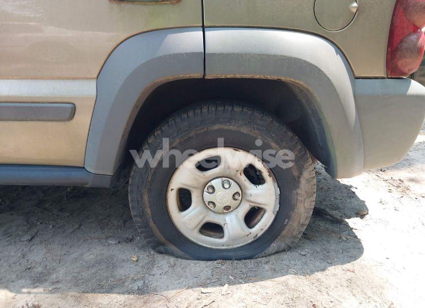 Photo 6 of 2005 Jeep Liberty SPORT (VIN 1J4GK48K05W520008)