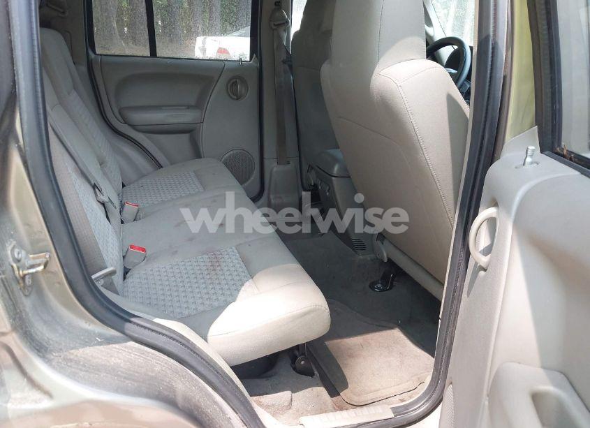 Photo 8 of 2005 Jeep Liberty SPORT (VIN 1J4GK48K05W520008)