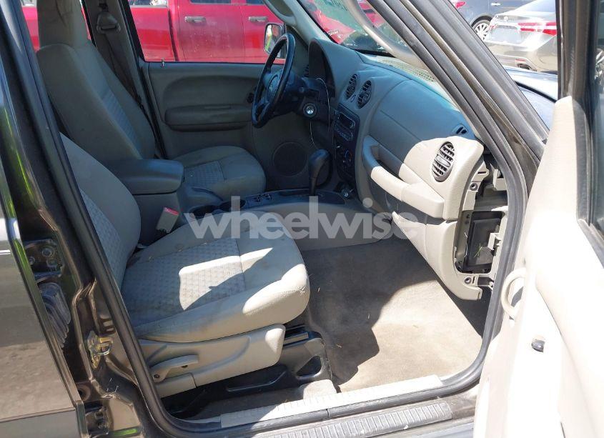 Photo 5 of 2005 Jeep Liberty SPORT (VIN 1J4GK48K05W680096)