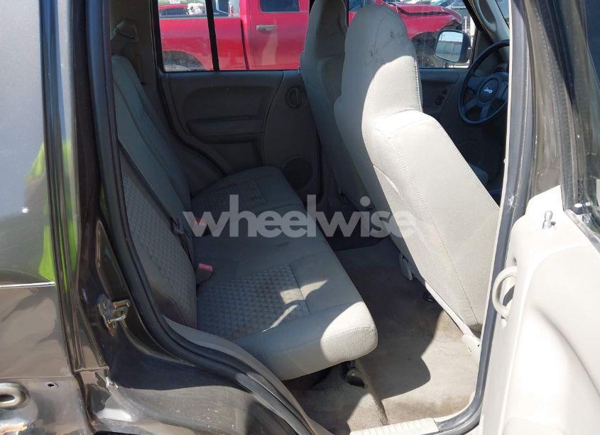 Photo 8 of 2005 Jeep Liberty SPORT (VIN 1J4GK48K05W680096)