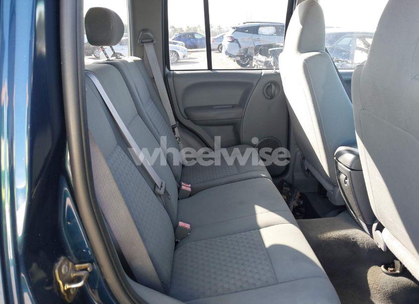 Photo 8 of 2005 Jeep Liberty SPORT (VIN 1J4GK48K25W594756)