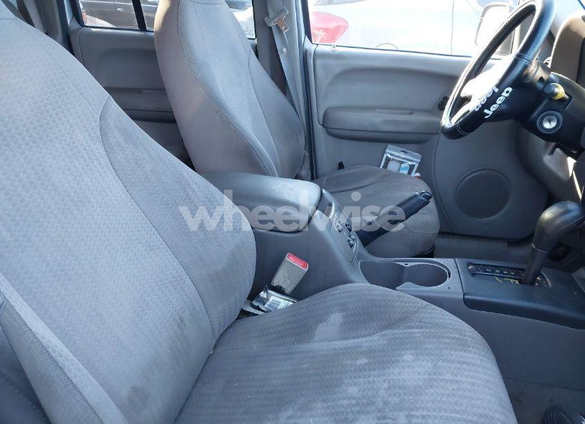 Photo 5 of 2004 Jeep Liberty SPORT (VIN 1J4GK48K34W120801)