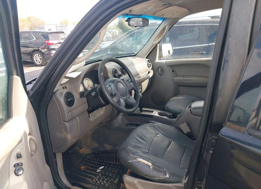 Photo 5 of 2004 Jeep Liberty SPORT (VIN 1J4GK48K44W185396)