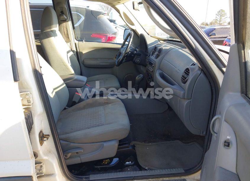 Photo 5 of 2005 Jeep Liberty SPORT (VIN 1J4GK48K75W607761)