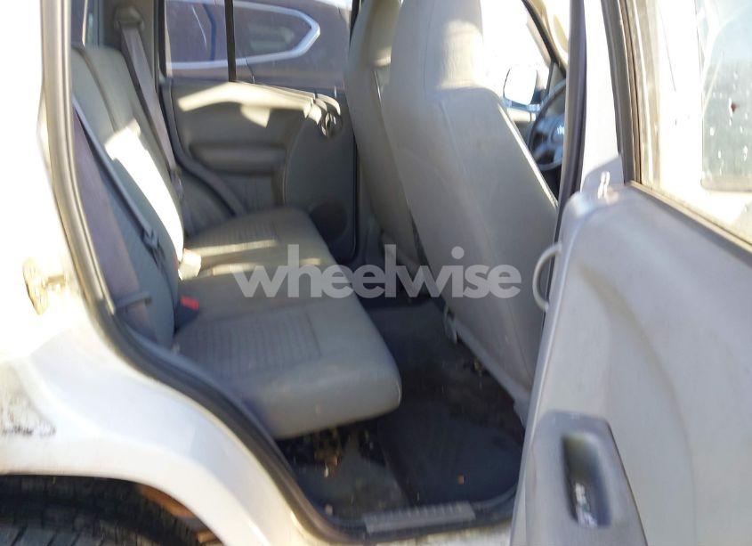 Photo 8 of 2005 Jeep Liberty SPORT (VIN 1J4GK48K75W607761)