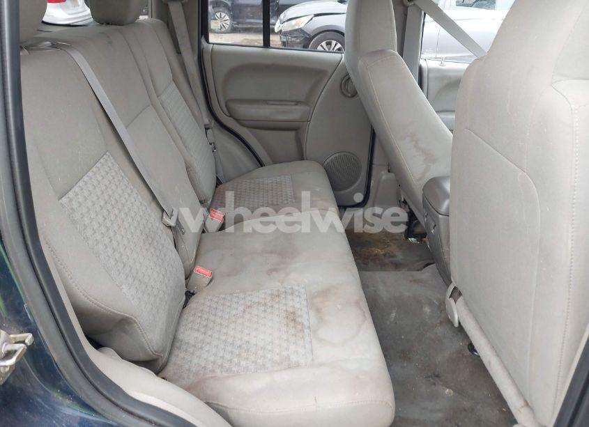 Photo 8 of 2005 Jeep Liberty SPORT (VIN 1J4GK48K95W536384)