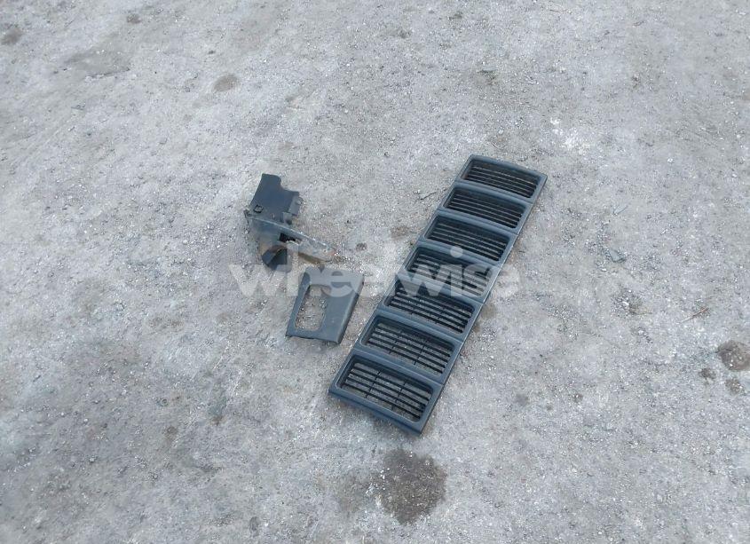 Photo 12 of 2004 Jeep Liberty SPORT (VIN 1J4GK48KX4W263034)