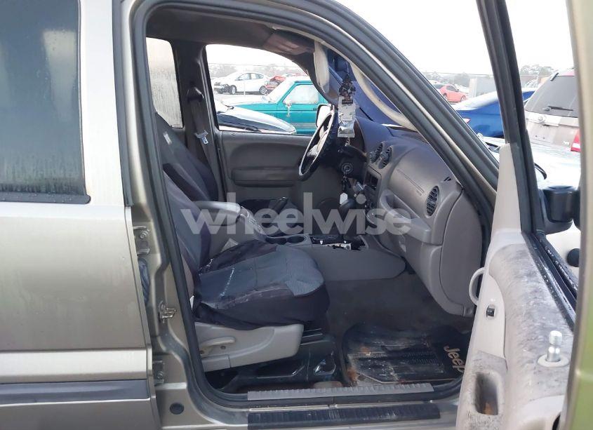 Photo 5 of 2004 Jeep Liberty SPORT (VIN 1J4GK48KX4W263034)