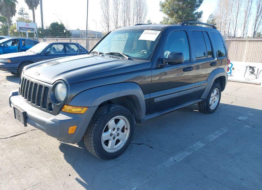 Photo 2 of 2005 Jeep Liberty SPORT (VIN 1J4GK48KX5W511025)