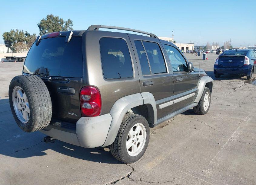 Photo 4 of 2005 Jeep Liberty SPORT (VIN 1J4GK48KX5W511025)