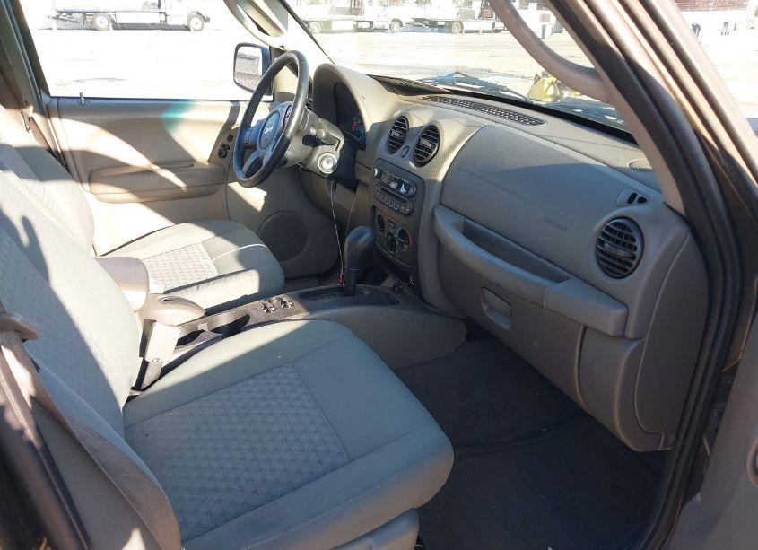 Photo 5 of 2005 Jeep Liberty SPORT (VIN 1J4GK48KX5W511025)