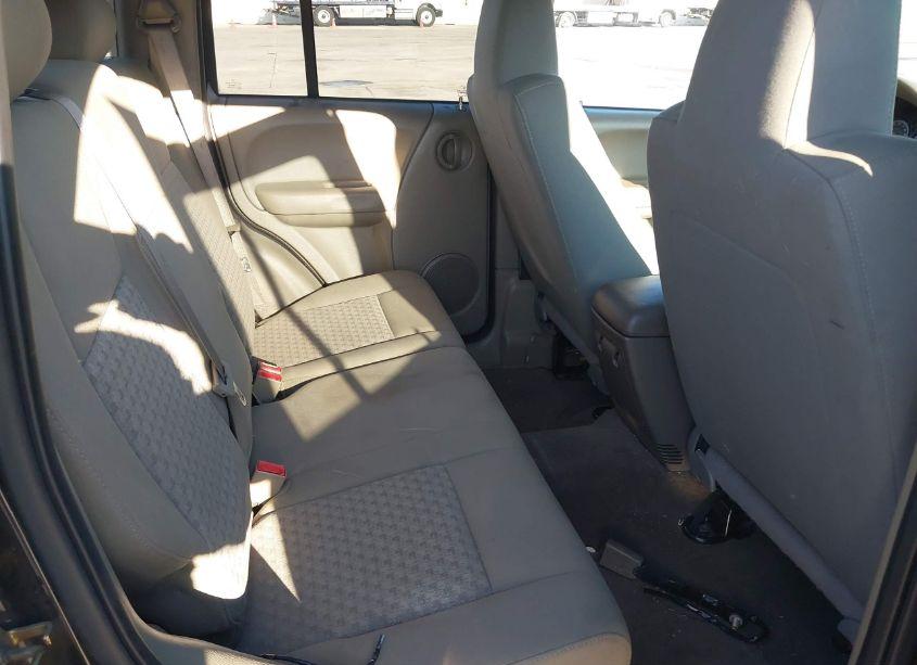 Photo 8 of 2005 Jeep Liberty SPORT (VIN 1J4GK48KX5W511025)