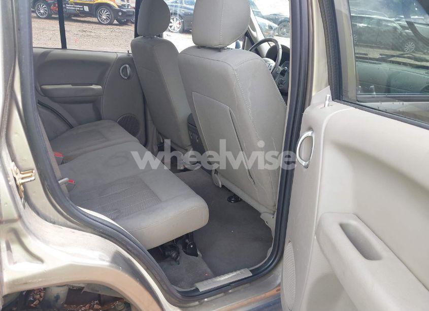 Photo 8 of 2005 Jeep Liberty LIMITED EDITION (VIN 1J4GK58K15W633519)