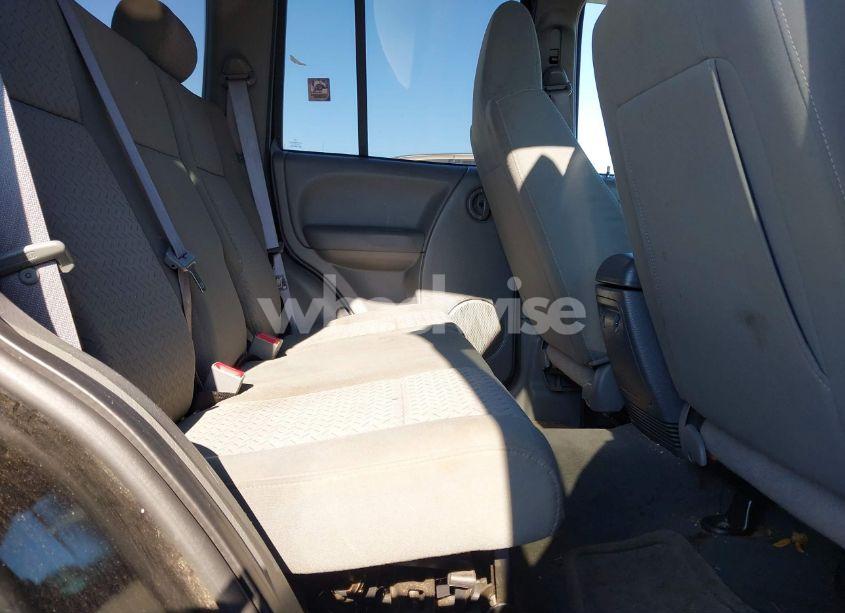 Photo 8 of 2005 Jeep Liberty RENEGADE (VIN 1J4GL38K75W552199)