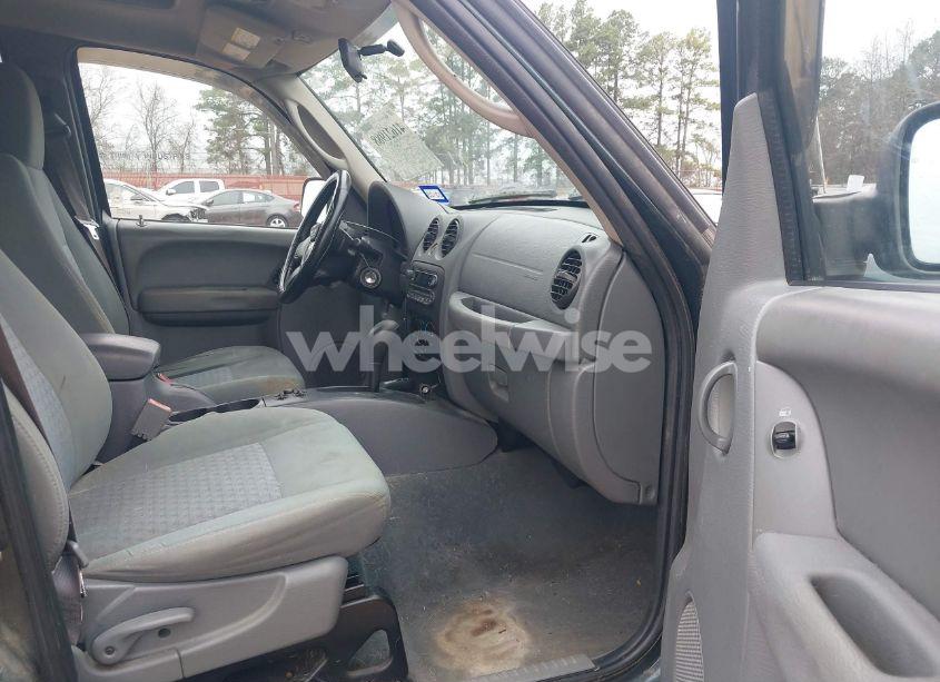 Photo 5 of 2005 Jeep Liberty SPORT (VIN 1J4GL48525W655627)