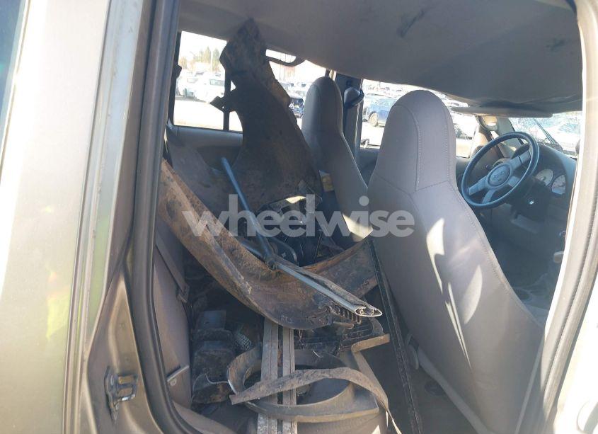 Photo 8 of 2004 Jeep Liberty SPORT (VIN 1J4GL48K04W121983)