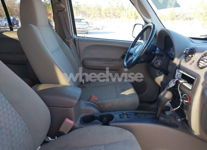 Photo 5 of 2005 Jeep Liberty SPORT (VIN 1J4GL48K05W697963)