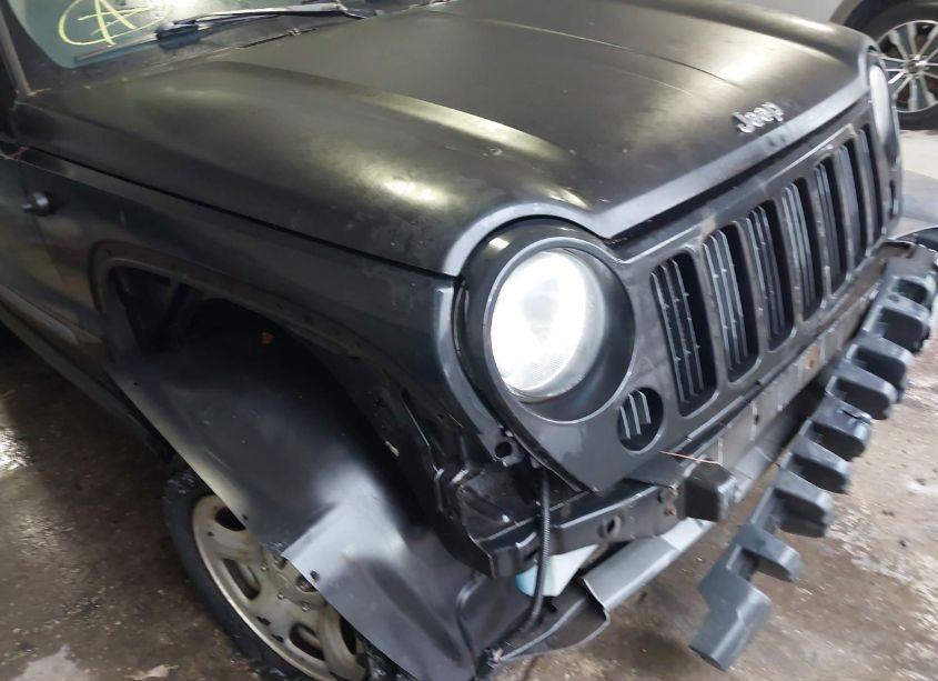 Photo 6 of 2005 Jeep Liberty SPORT (VIN 1J4GL48K05W701395)