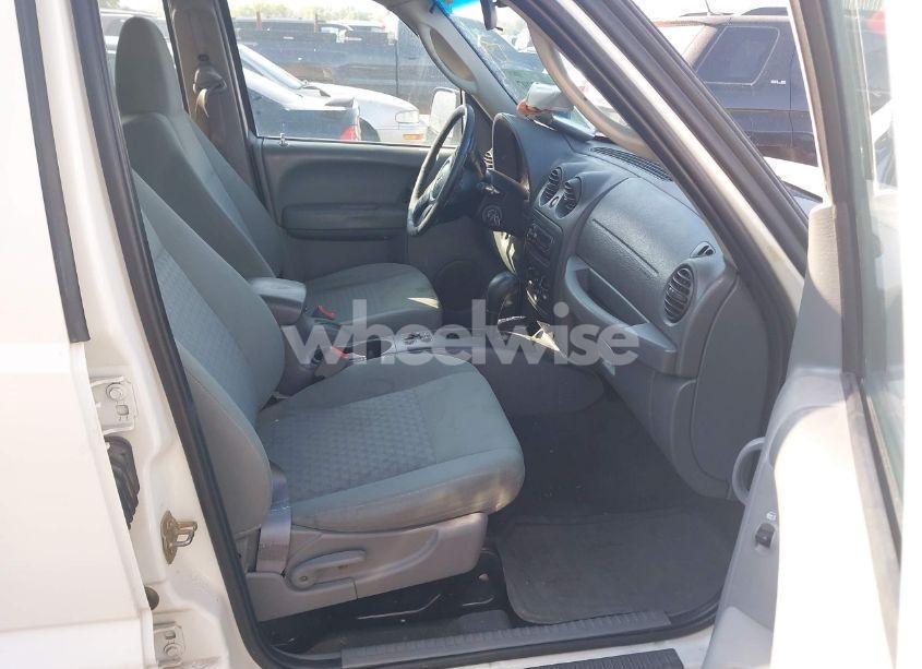 Photo 5 of 2005 Jeep Liberty SPORT (VIN 1J4GL48K15W587486)