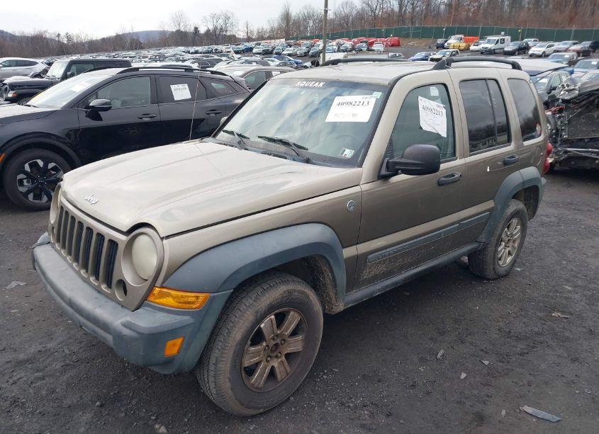 Photo 2 of 2005 Jeep Liberty SPORT (VIN 1J4GL48K25W552214)