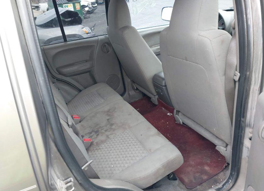 Photo 8 of 2005 Jeep Liberty SPORT (VIN 1J4GL48K25W552214)