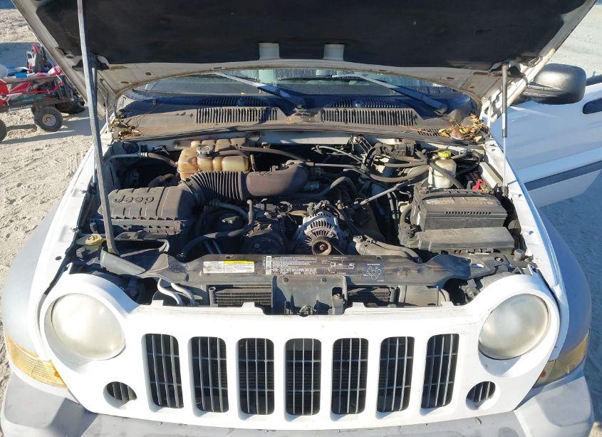 Photo 10 of 2005 Jeep Liberty SPORT (VIN 1J4GL48K25W692196)