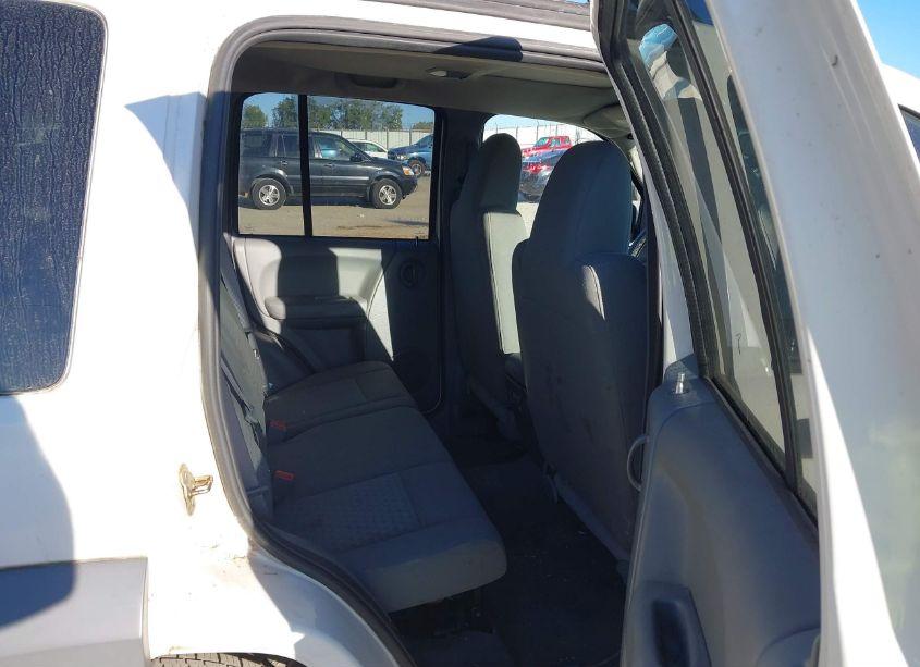 Photo 8 of 2005 Jeep Liberty SPORT (VIN 1J4GL48K25W692196)