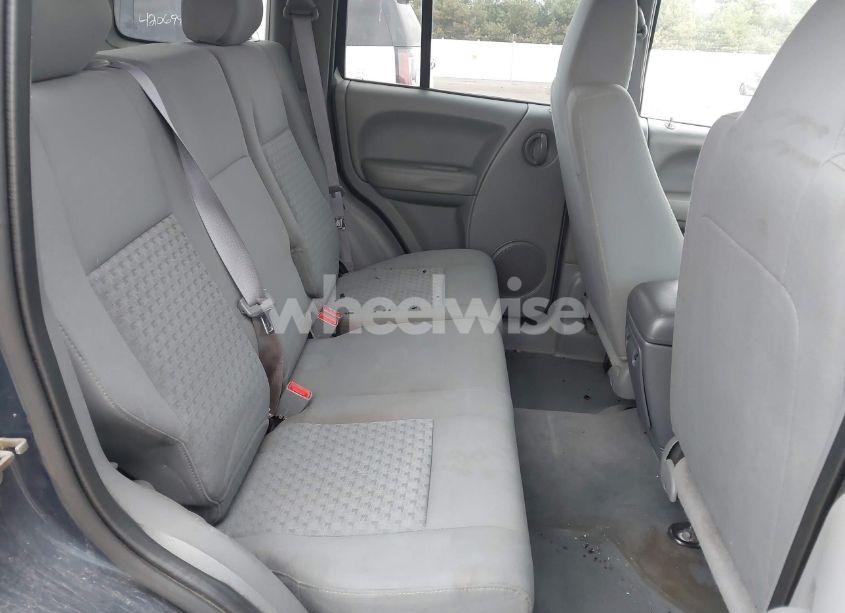 Photo 8 of 2005 Jeep Liberty SPORT (VIN 1J4GL48K35W507976)