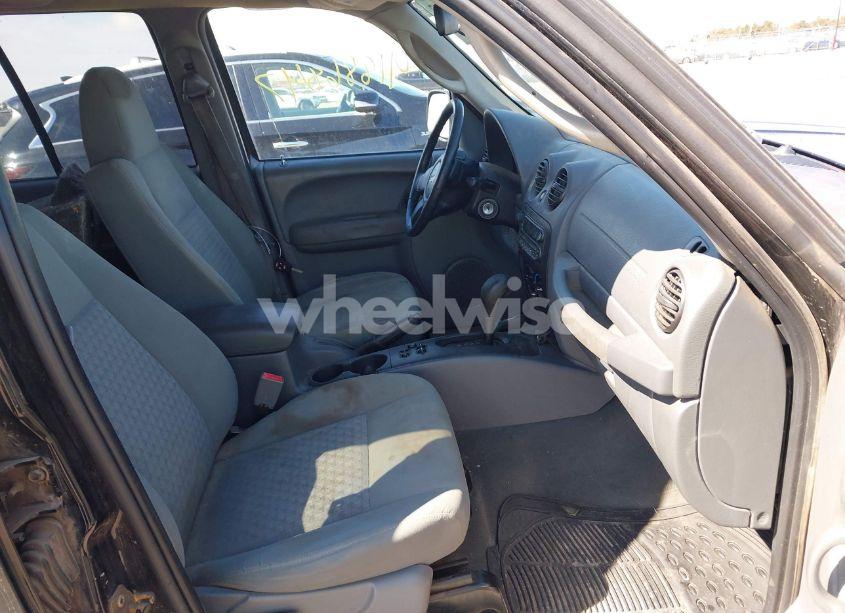 Photo 5 of 2005 Jeep Liberty SPORT (VIN 1J4GL48K35W599784)