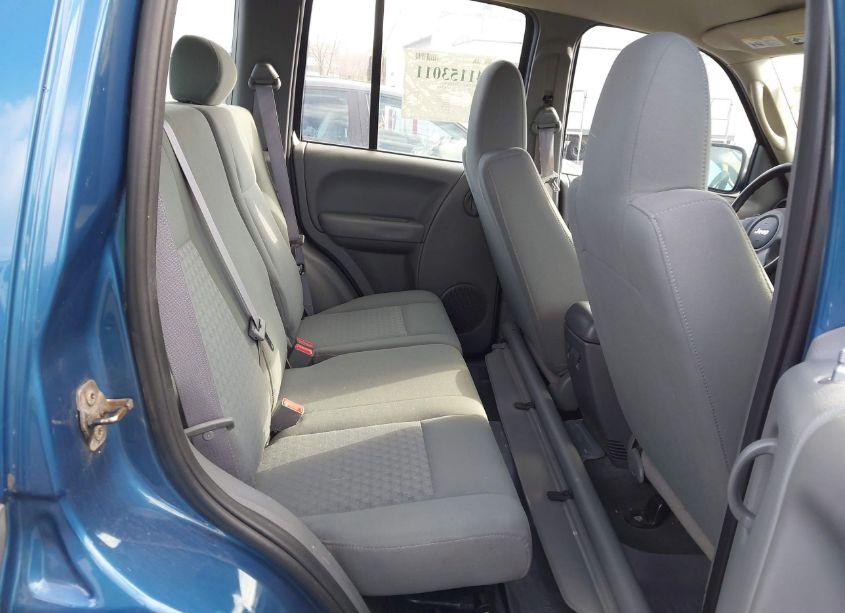 Photo 8 of 2005 Jeep Liberty SPORT (VIN 1J4GL48K35W639393)