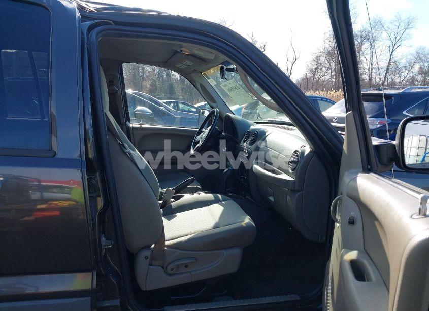 Photo 5 of 2005 Jeep Liberty SPORT (VIN 1J4GL48K45W594190)