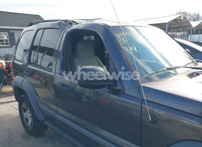 Photo 6 of 2005 Jeep Liberty SPORT (VIN 1J4GL48K45W594190)