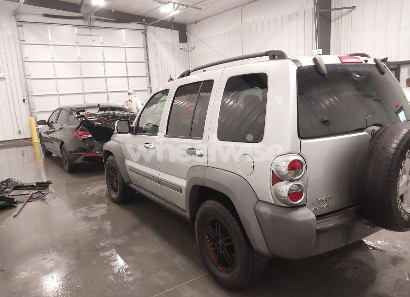 Photo 14 of 2005 Jeep Liberty SPORT (VIN 1J4GL48K55W706804)