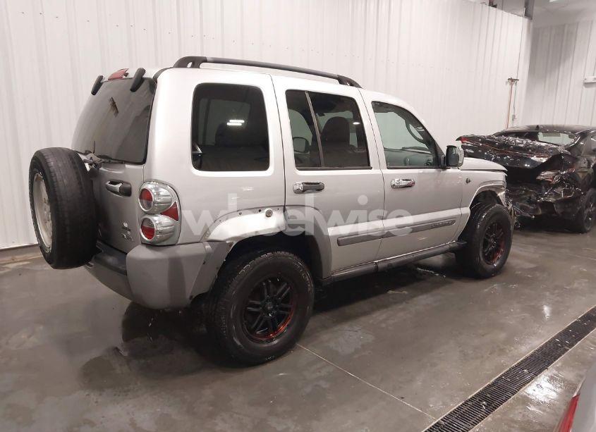 Photo 4 of 2005 Jeep Liberty SPORT (VIN 1J4GL48K55W706804)