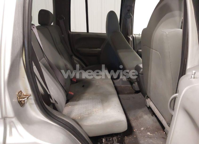 Photo 8 of 2005 Jeep Liberty SPORT (VIN 1J4GL48K55W706804)