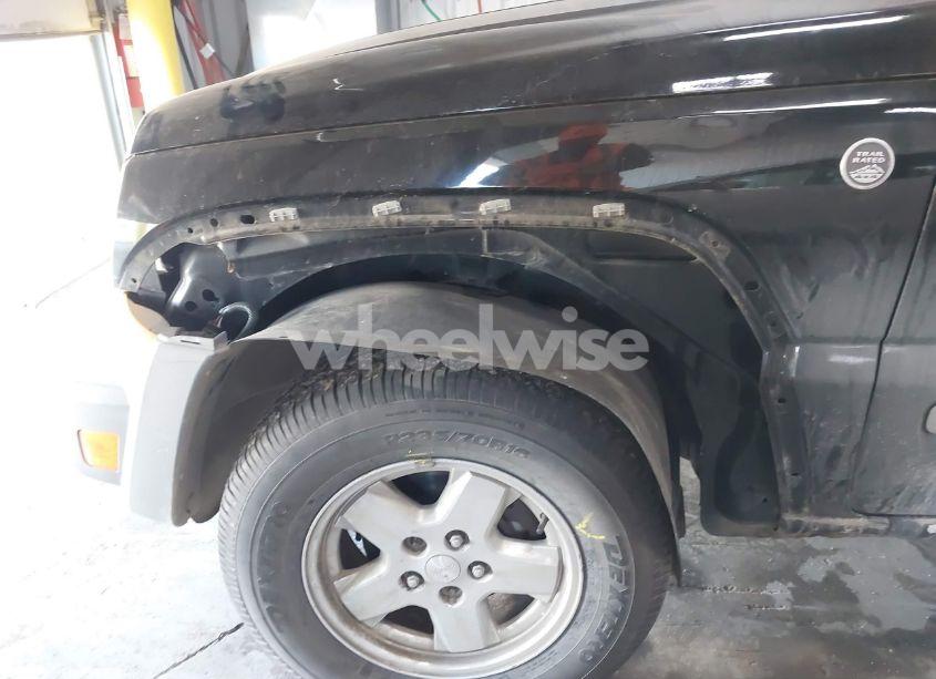 Photo 13 of 2005 Jeep Liberty SPORT (VIN 1J4GL48K55W711355)