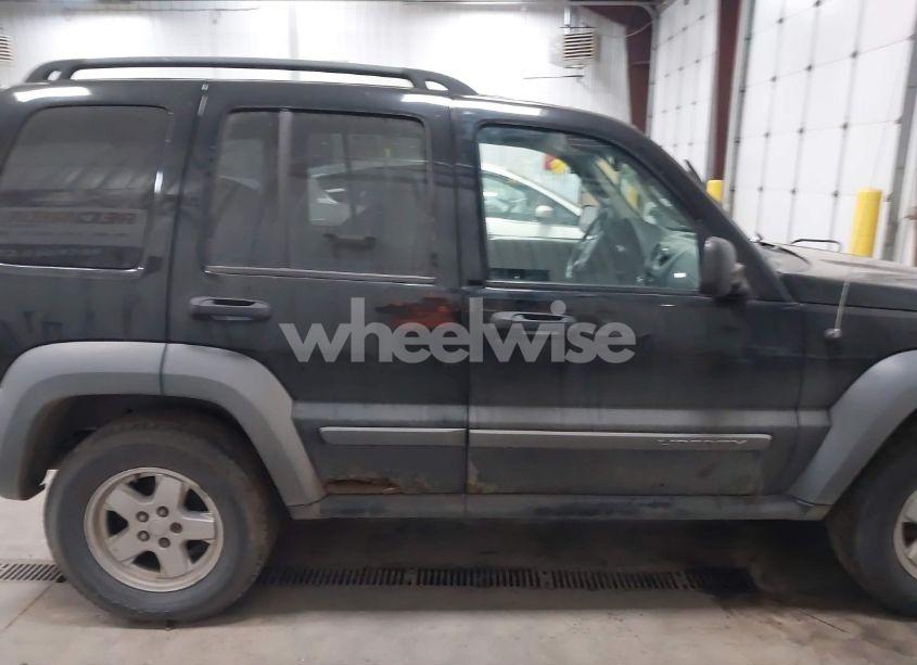 Photo 5 of 2005 Jeep Liberty SPORT (VIN 1J4GL48K55W711355)