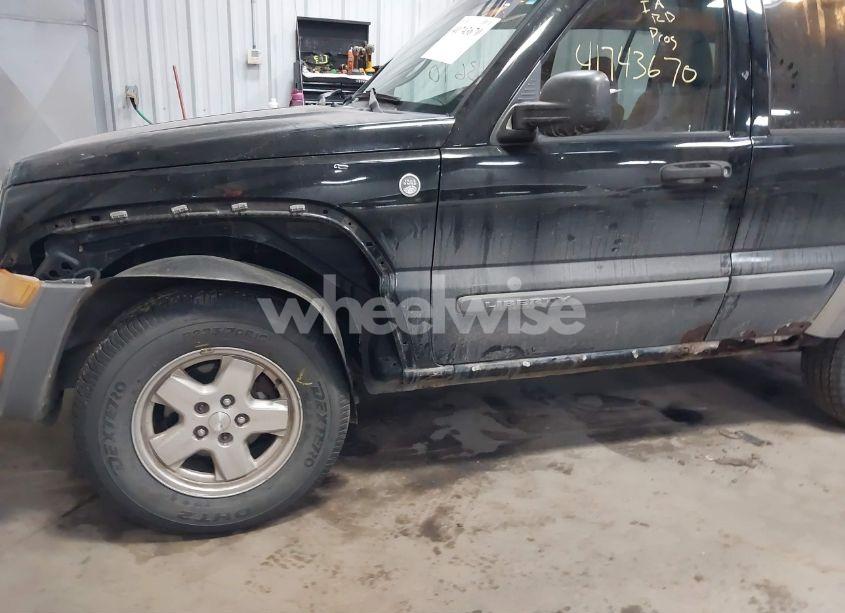 Photo 6 of 2005 Jeep Liberty SPORT (VIN 1J4GL48K55W711355)