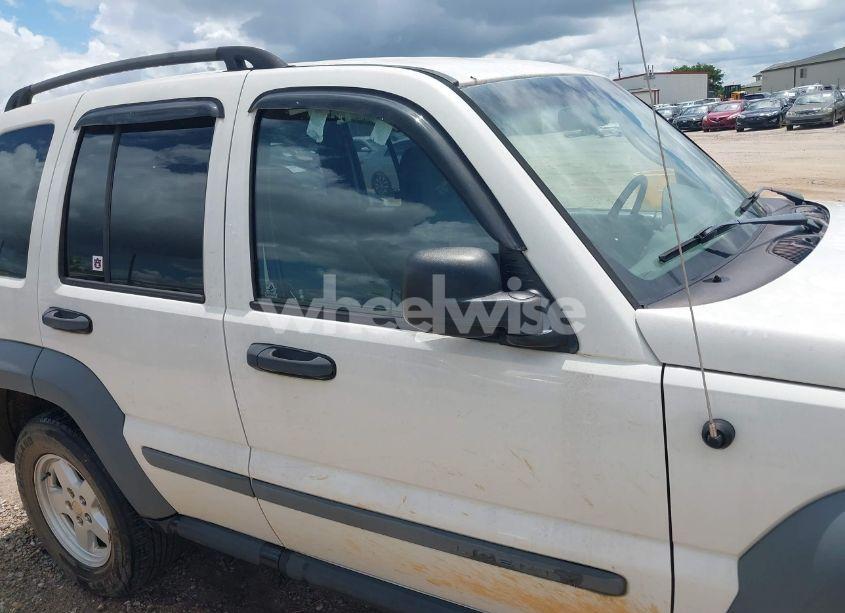 Photo 6 of 2005 Jeep Liberty SPORT (VIN 1J4GL48K55W716474)