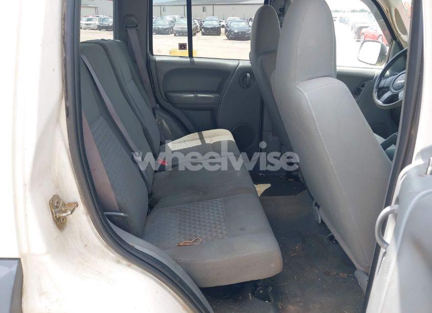 Photo 8 of 2005 Jeep Liberty SPORT (VIN 1J4GL48K55W716474)