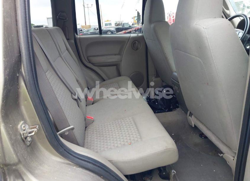 Photo 8 of 2005 Jeep Liberty SPORT (VIN 1J4GL48K65W502531)