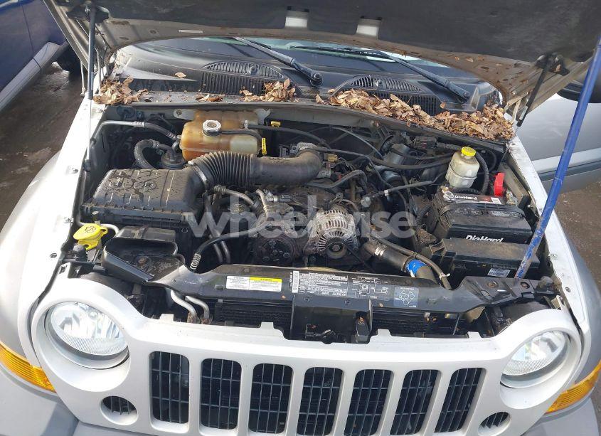 Photo 10 of 2005 Jeep Liberty SPORT (VIN 1J4GL48K65W616285)