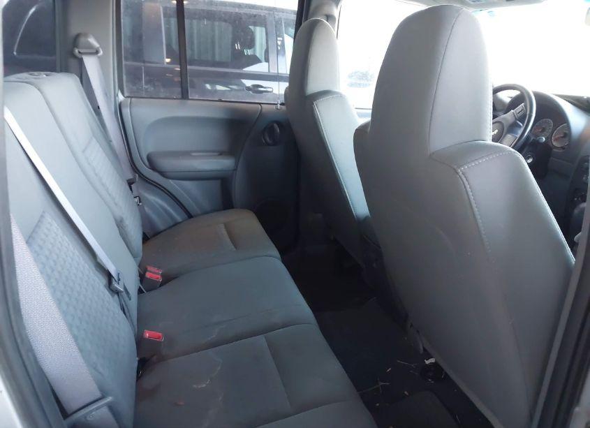 Photo 8 of 2005 Jeep Liberty SPORT (VIN 1J4GL48K65W714541)