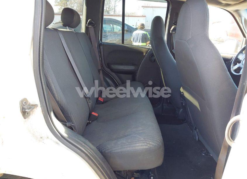 Photo 8 of 2002 Jeep Liberty SPORT (VIN 1J4GL48K72W262899)