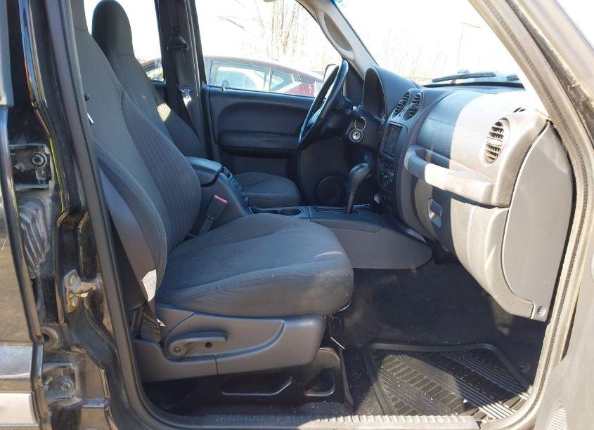 Photo 5 of 2004 Jeep Liberty SPORT (VIN 1J4GL48K74W317595)