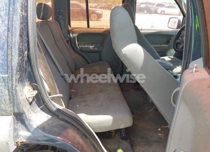 Photo 8 of 2005 Jeep Liberty SPORT (VIN 1J4GL48K75W516194)