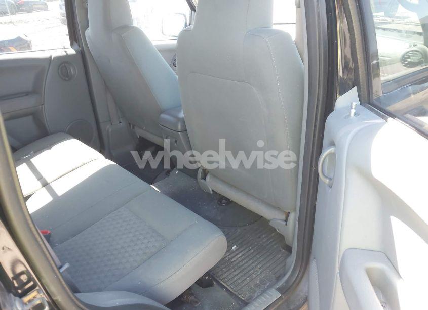 Photo 8 of 2005 Jeep Liberty SPORT (VIN 1J4GL48K75W541600)