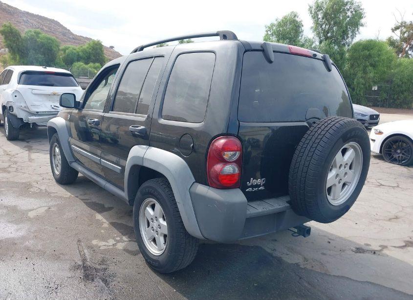 Photo 3 of 2005 Jeep Liberty SPORT (VIN 1J4GL48K75W622516)