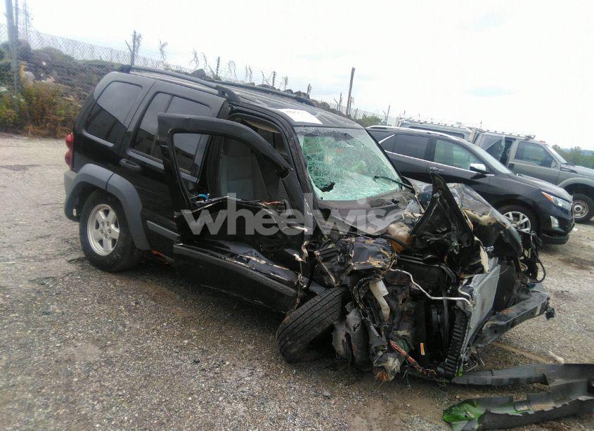 2005 Jeep Liberty SPORT (VIN 1J4GL48K85W602677) main photo