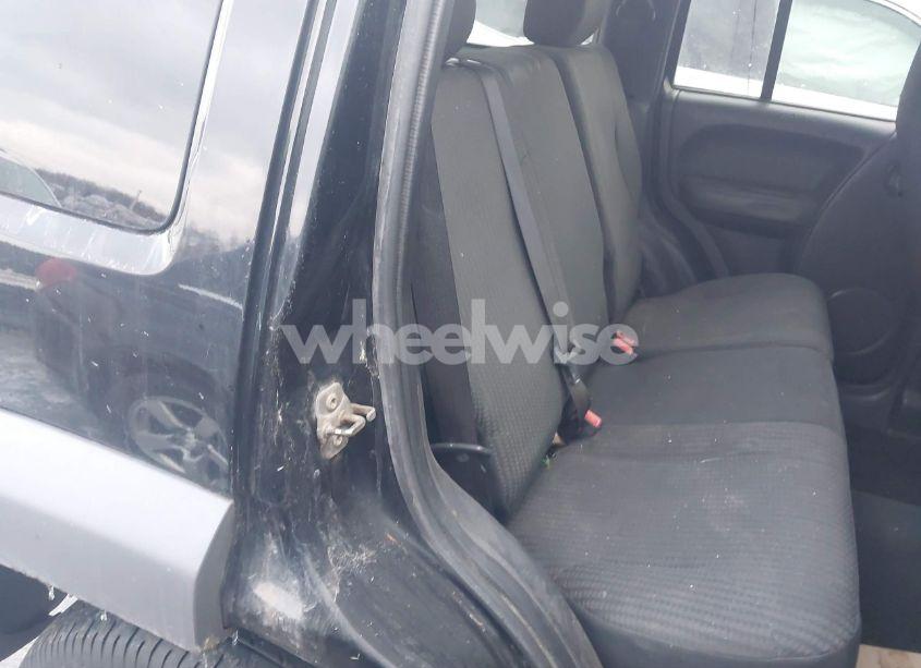 Photo 8 of 2004 Jeep Liberty SPORT (VIN 1J4GL48K94W104549)